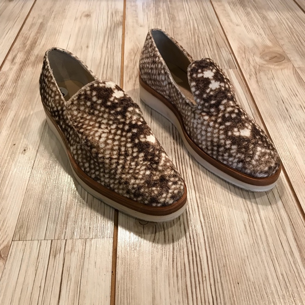 💥 FREE PEOPLE SNAKE PRINT LOAFERS 👞